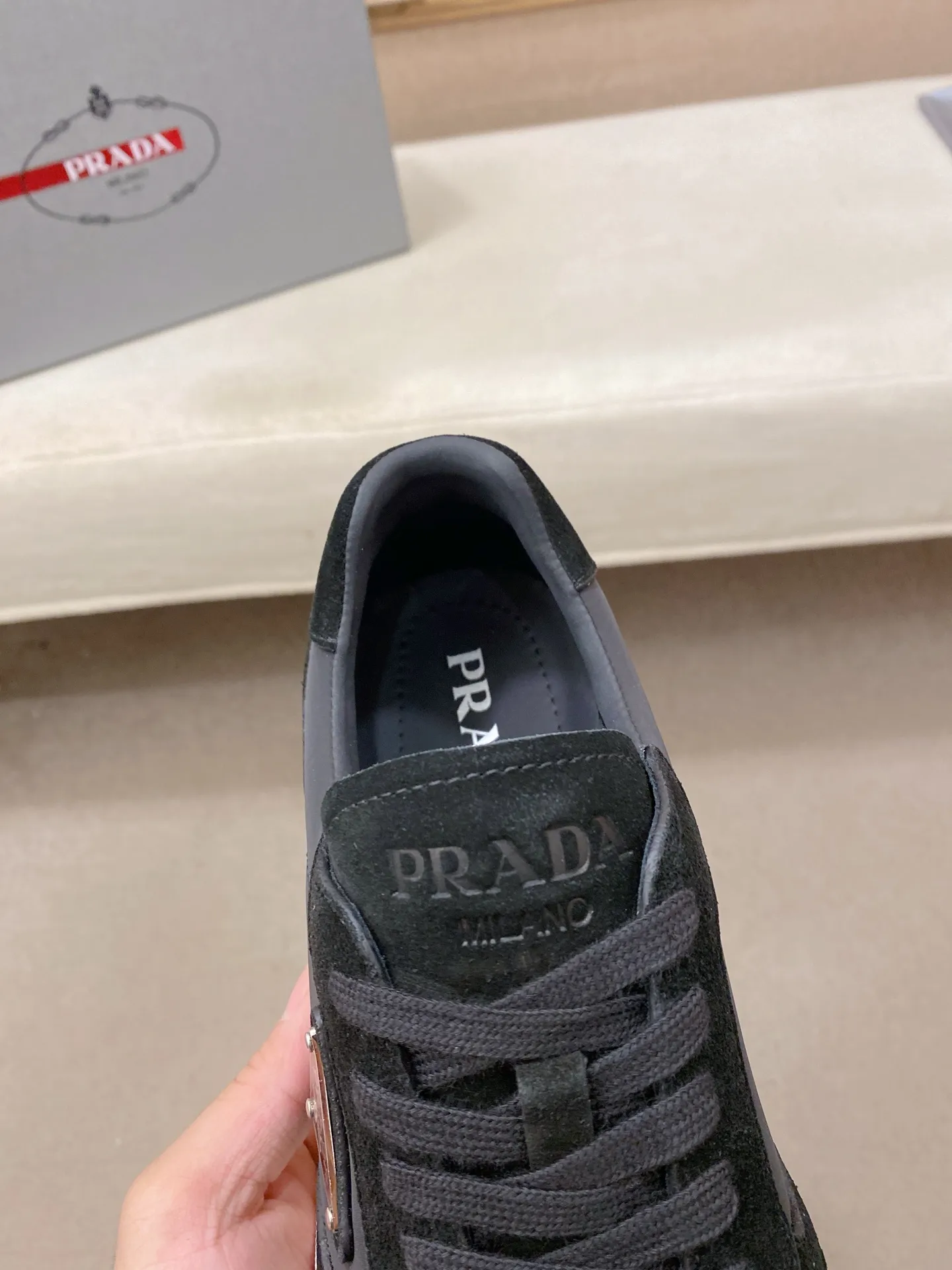 Men's Men's Shoes 💰 620💰 ✔️✔️✔️High version High-quality new PRADA (Prada) counters are launched simultaneously. The new men's shoes and 😘fabrics are selected from first-layer cowhide fabrics. Lining: Imported cowhide leather lining. 👍🏿High-end☄️Open-molded non-slip rubber outsole, exquisite lines, simple and elegant, comfortable and high-end for leisure travel. Code number: 38 to 45